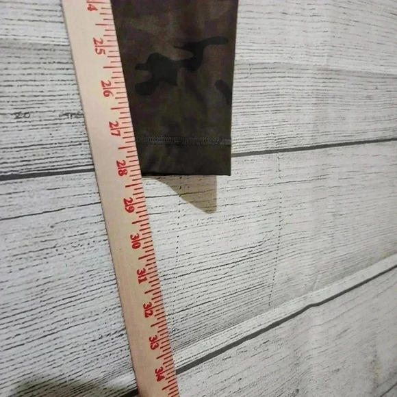 Lululemon Camo Leggings, Size 8 - Picture 8 of 9